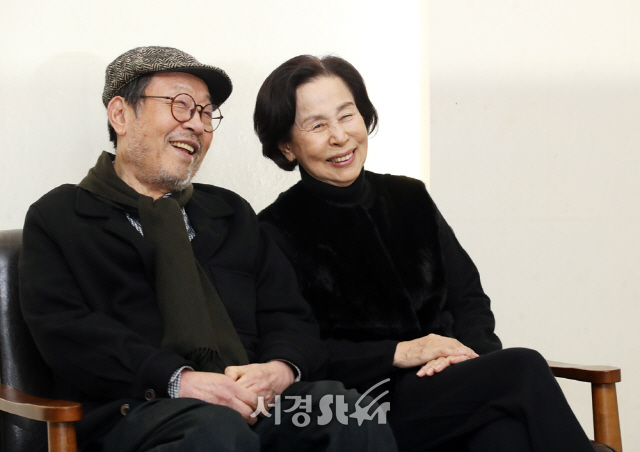 나란히 앉은 신구-손숙