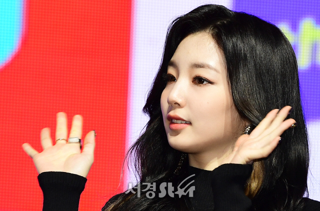 로켓펀치 연희, 안녕 (쇼케이스)
