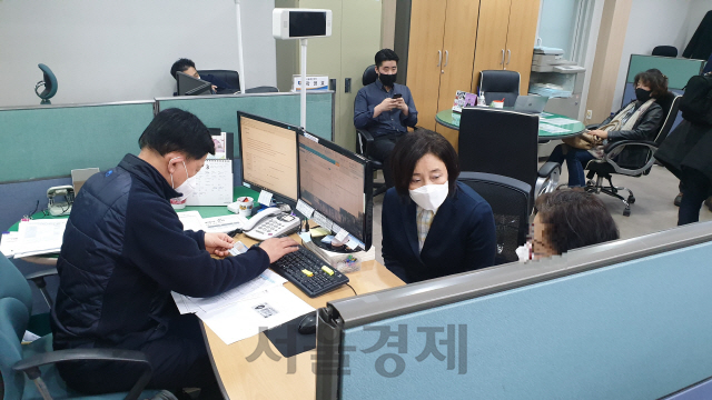 소상공인 온라인 판매 대신 해드려요...중기유통센터 전담 셀러 모집