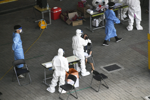 [속보] 서울 관악구에서 초등학생 포함 일가족 7명 확진...동작구 초등학교 180명 검사 중