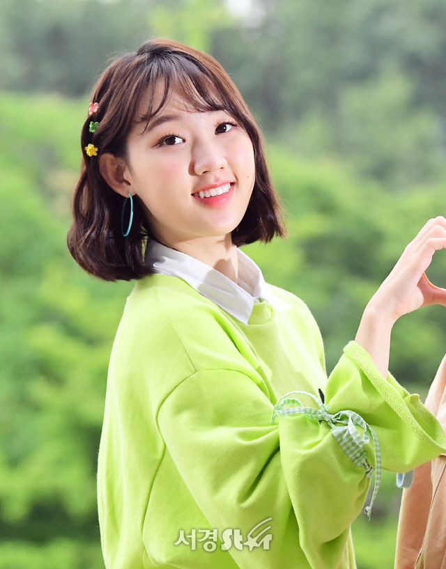 위클리 지윤, 상큼한 비주얼