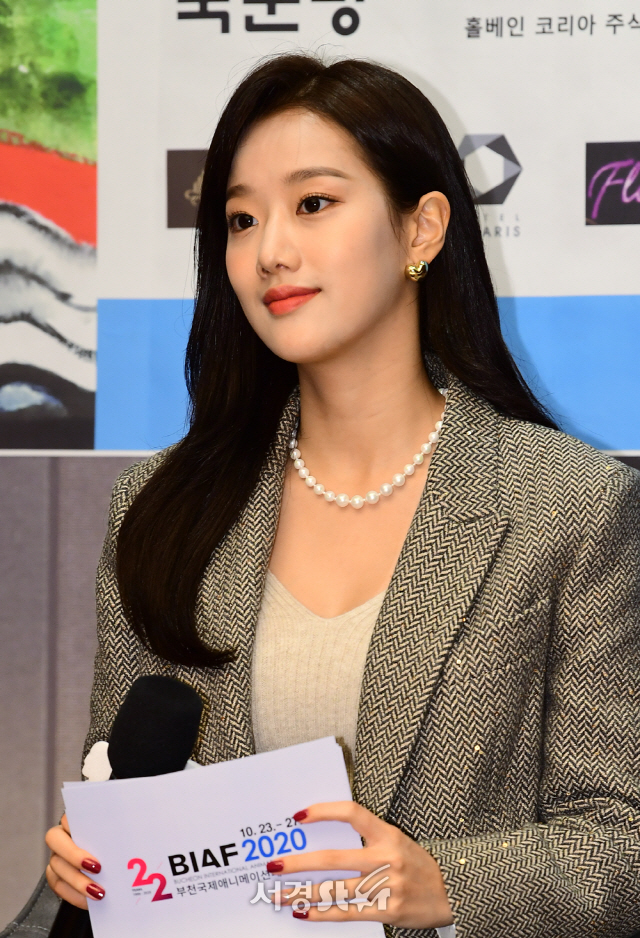 에이프릴 나은, 상큼한 비주얼