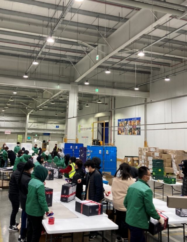 홈플러스 안성물류센터 가보니...명절전 2주 피크...하루 30만 박스 처리