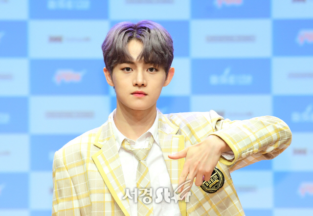 포즈 취하는 BAE173 제이민