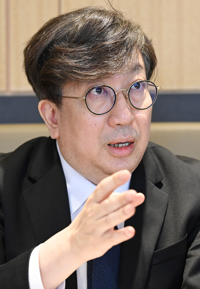 “전체 유권자 32% 지지 그친 文, 모든 권한 위임 받은 것처럼 폭주” [청론직설]