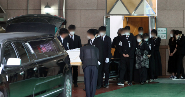 “부디 하늘에서는 편안하길”···광주 건물붕괴사고 희생자 첫 발인