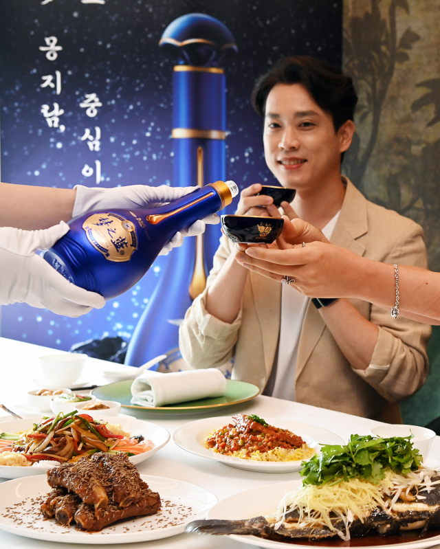 시진핑이 즐기는 술 몽지람···몽지람 M3 크리스탈과 몽지람 M6 플러스 출시