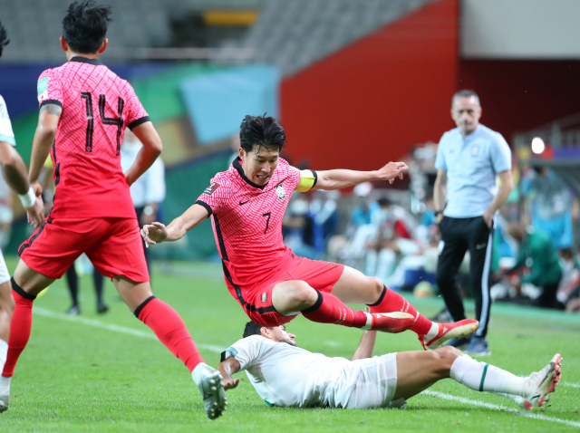 최정예로 나섰는데···FIFA 랭킹 70위 이라크와 헛심 공방