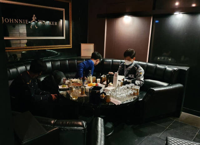 경쟁 홀덤펍 허위 신고했다가 경찰에 꼬리 밟힌 무허가 유흥주점