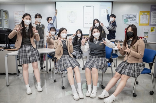 선일이비즈니스고등학교 인공지능 신입생 ‘송아’와 ‘선아, MBC다큐멘터리 통해 공개