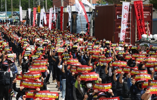소주 이어 맥주도 출고 막혔다…오비맥주도 파업 몸살