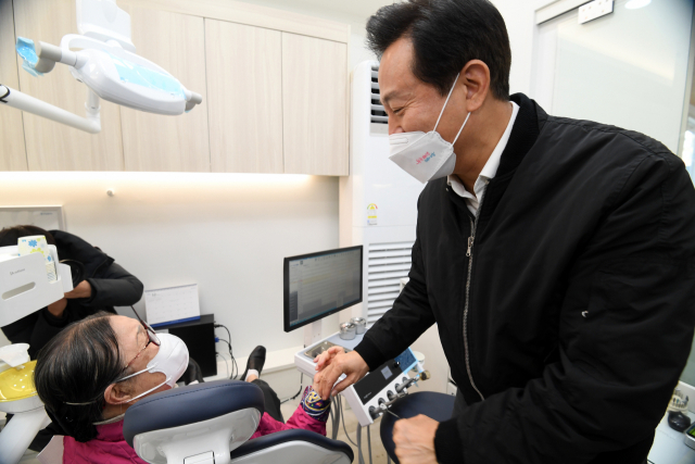 서울 쪽방촌 주민 무료 치과 진료…우리동네구강관리센터 개소