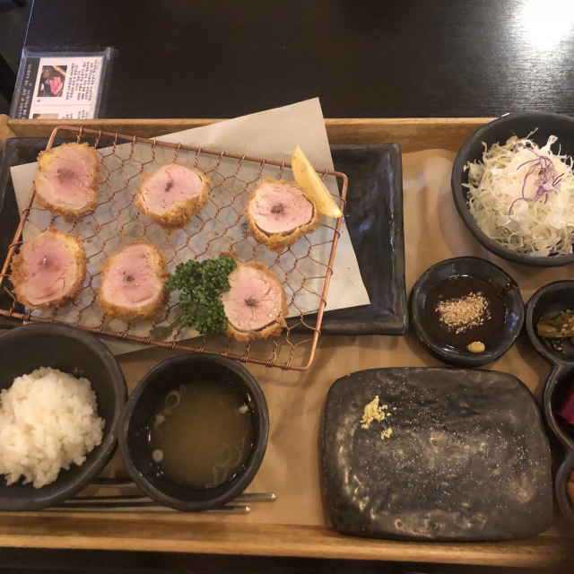 기다림이 미학이 된 ‘프리미엄 돈카츠’…차별화된 맛으로 승부