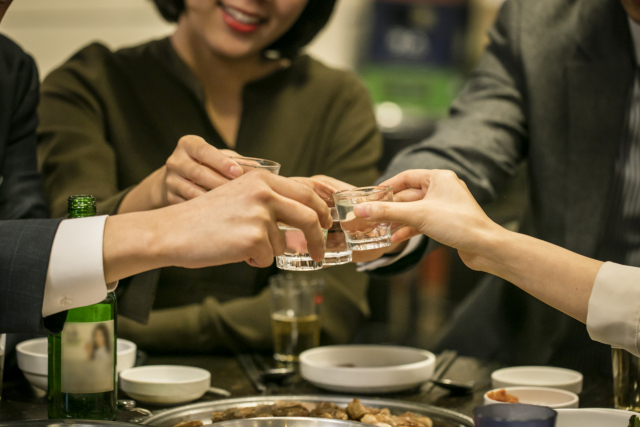 회식·골프 덕에 2년 빨리 진급…삼성 여직원 글에 갑론을박