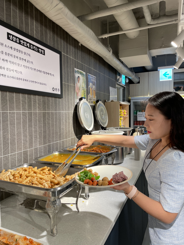 반찬 스무개에 이 가격 실화?…가성비 뷔페, 어디 또 있나요