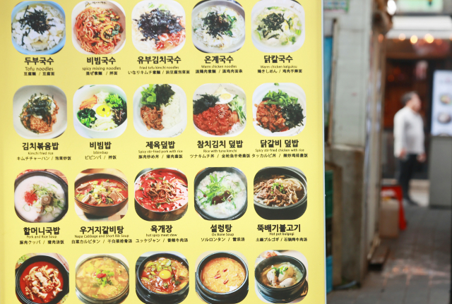 밥은 먹어야죠…직장인은 한식뷔페 대학생은 천원의 아침밥에 몰리는 짠내나는 고물가 풍경