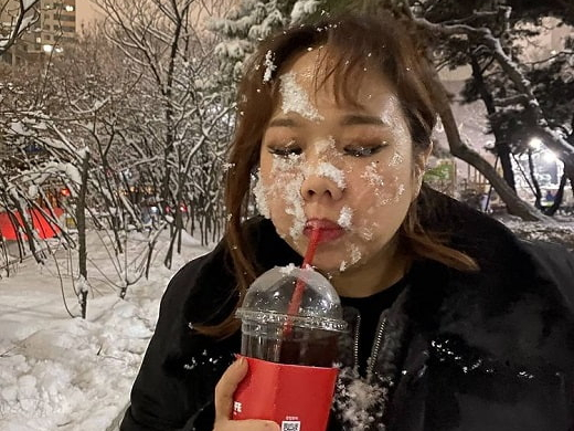 얼죽아 여러분, 무너지면 안 됩니다…어떤 커피숍 사장님의 응원 눈길