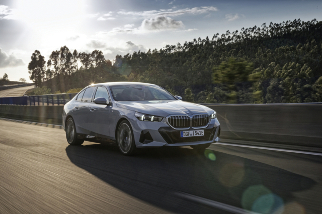 올해의 차 휩쓴 BMW 뉴 5시리즈, 반년새 1만대 넘게 판매