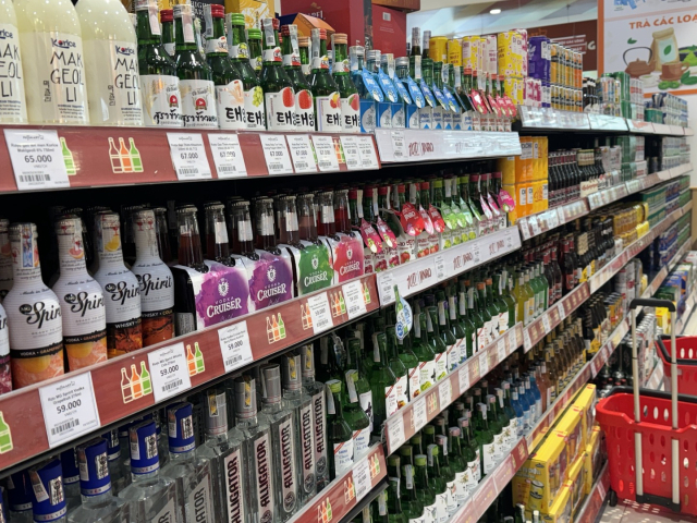 [르포] 2주에 한번은 마셔요…베트남 맥주 거리 곳곳에 이 술