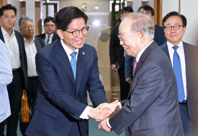 김문수 고용노동부 장관, 한국경영자총협회 방문
