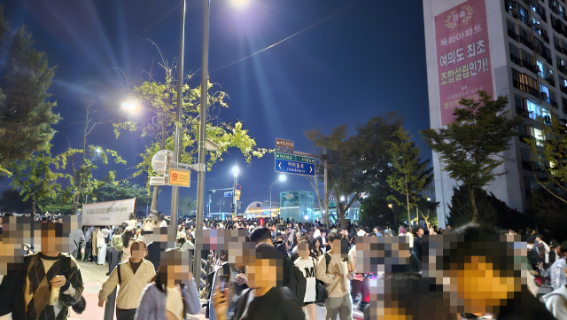[르포] 아이유 노래에 맞춰 펑펑…107만명 다녀간 불꽃축제, 안전은?