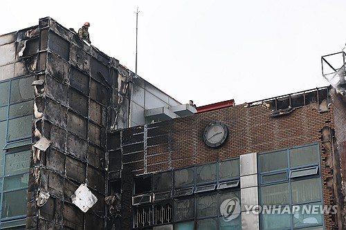 현장 방문 정근식 서울교육감 “무학여고 화재 피해 복구 최선”