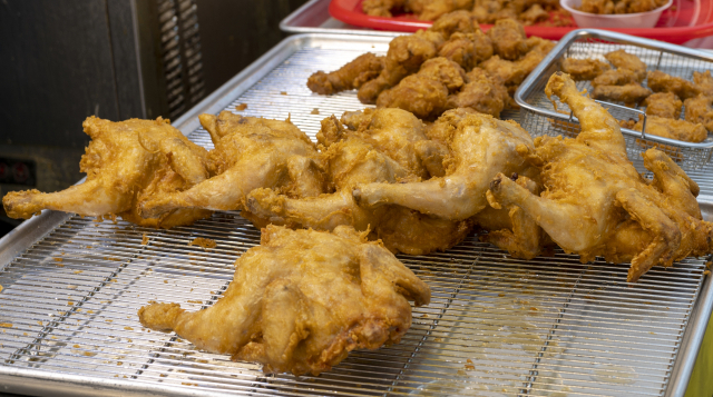 불금엔 무조건 치맥이었는데…치킨·호프집, 다 어디로?
