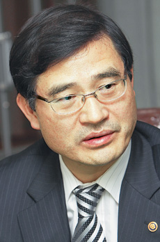 이병욱 환경차관 “수돗물 병판매，물산업·자원외교 도움”