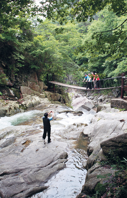 지리산 구룡계곡，수려한 산세·기암절벽 절경