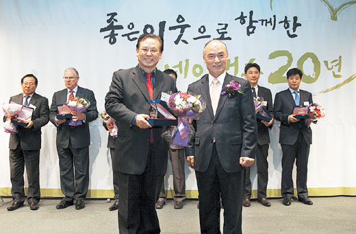 한국암웨이，굿네이버스 감사패 받아