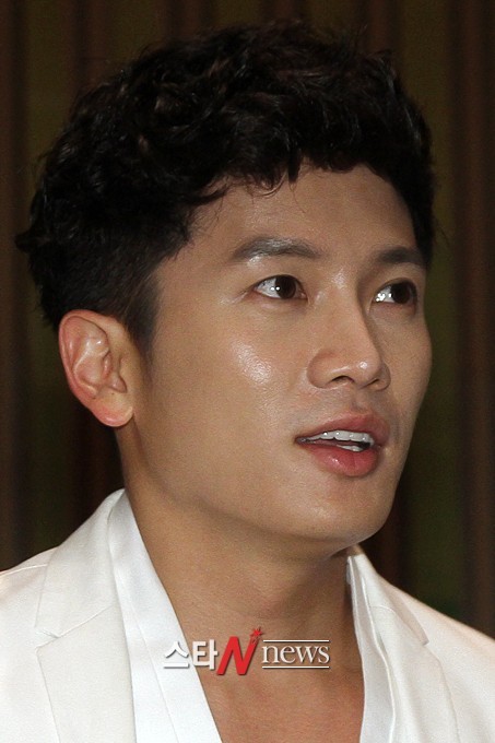 [스타N포토] 보스를지켜라 지성, 애교펌 헤어~ 귀엽네!
