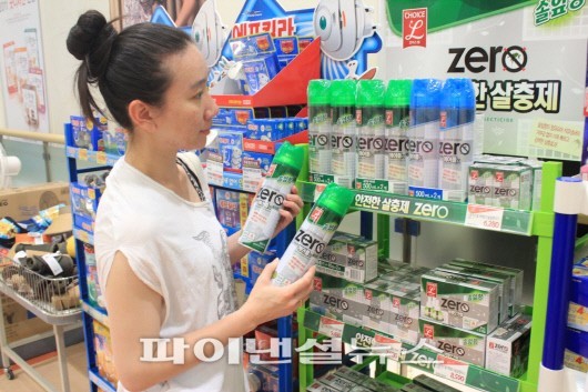 롯데마트, 살충제 웃고 제습제 울고