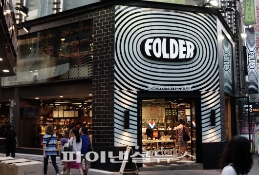 이랜드, 폴더로 명동에 출사표