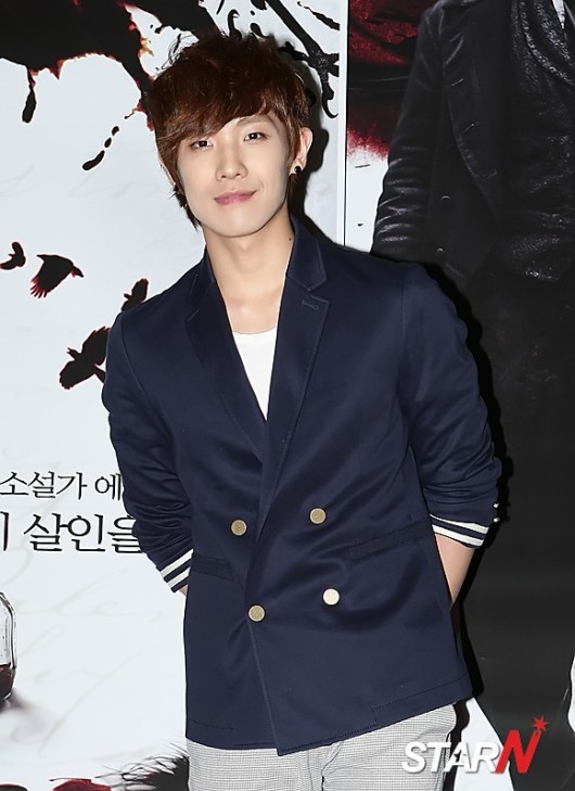 [포토] 엠블랙 이준 블루계통의 자켓이 너무 잘 어울려~