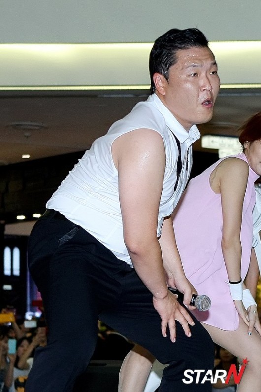 [포토] 싸이 놀땐 놀줄 아는 남자~