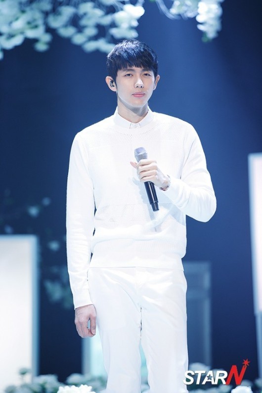 [포토] 2AM 슬옹 '눈빛으로 분위기 업된 무대'