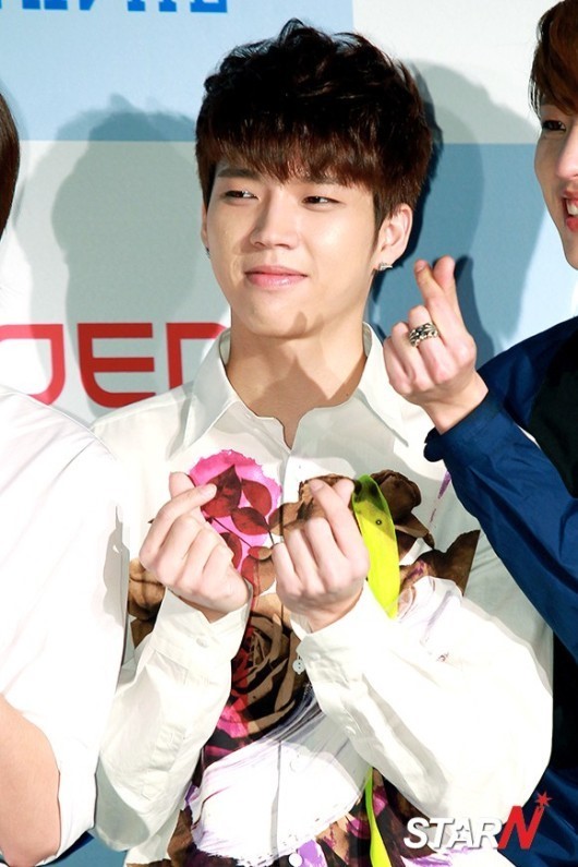 [포토] 인피니트 우현 소심한 브이