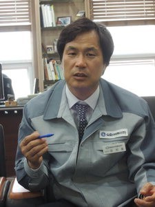 [부·울·경 기업 열전] (25) 강지호 덕원이엔티 사장 “얻은 만큼 사회에 환원”