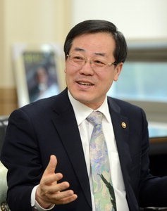 [식품의약품안전처 승격1주년] 정승 식품의약품안전처장, “4대악 중 하나 ‘불량식품’ 근절 혼신”