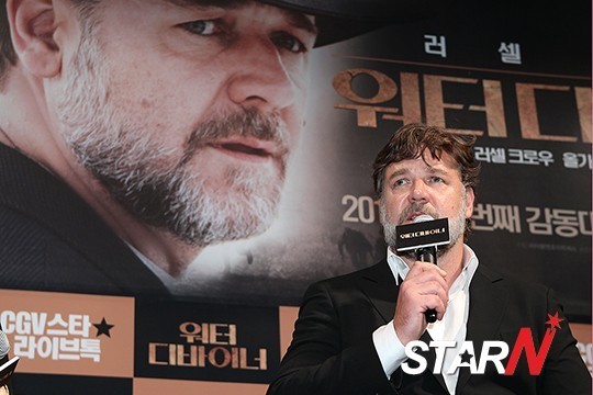 [포토] 러셀 크로우 감독으로서의 진중한 모습