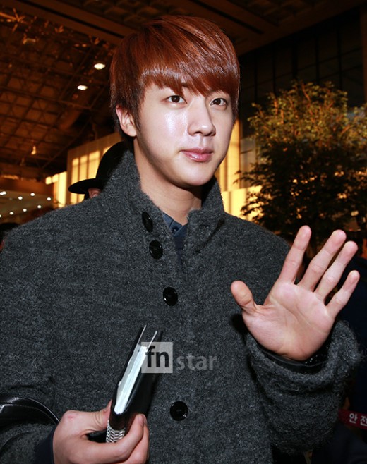 [포토] 진, ‘손 인사로 女心 파괴’