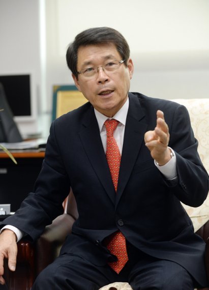 [노벨상을 향해 뛴다] (2부·③) 대학이 기초학문 축소하면, 노벨상은 물론 국가발전도 없다