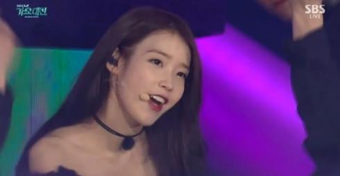 아이유, ‘스물셋’ 무대 첫 공개˙러블리 섹시 무대 보니…