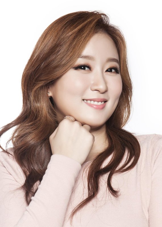 트로트 가수 김지원 핫하게 주목...‘땡기네’ 유명세 몰이