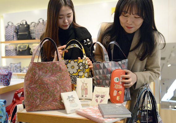 부산 향토 가방브랜드 아니모 롯데百 입점