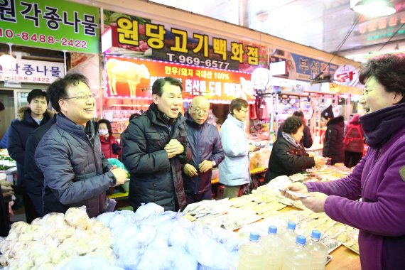 정은보 금융위 부위원장 설 맞이 원당전통시장 방문