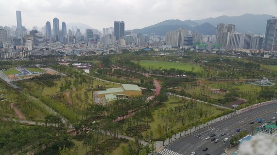 [산림청 도시숲 조성·관리 사업] 도심 속 자연 도시숲.. 기업·시민이 함께 만들고 가꾼다