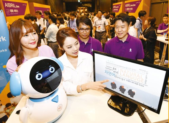 한국어 공부 마친 에이브릴, AI 서비스 영역 확장 나선다