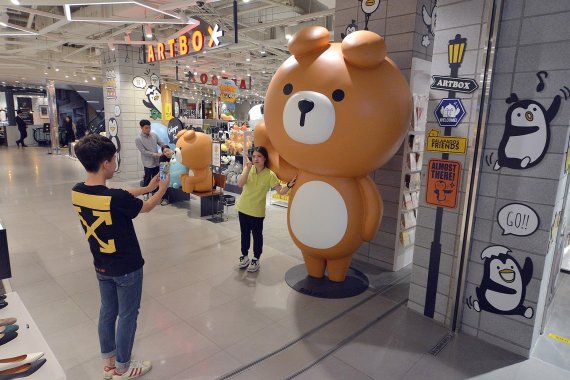 롯데百 광복점, 아트박스 입점