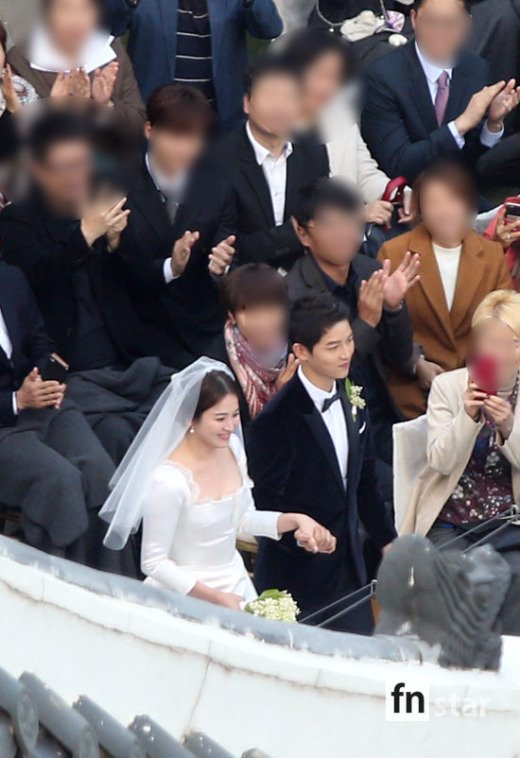 [단독] 송중기♥송혜교, ‘행복하게 두손 꼭 잡고’